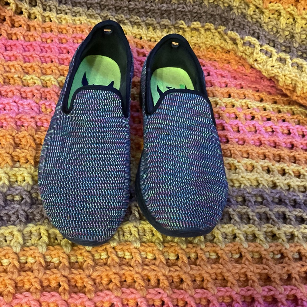 Skechers go walk women’s slip on shoes size 9